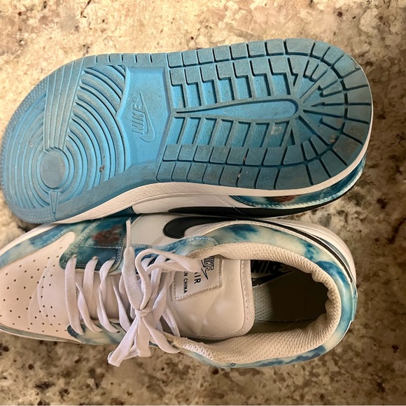 Nike Women's Sneakers - White and Blue - Picture 5 of 6